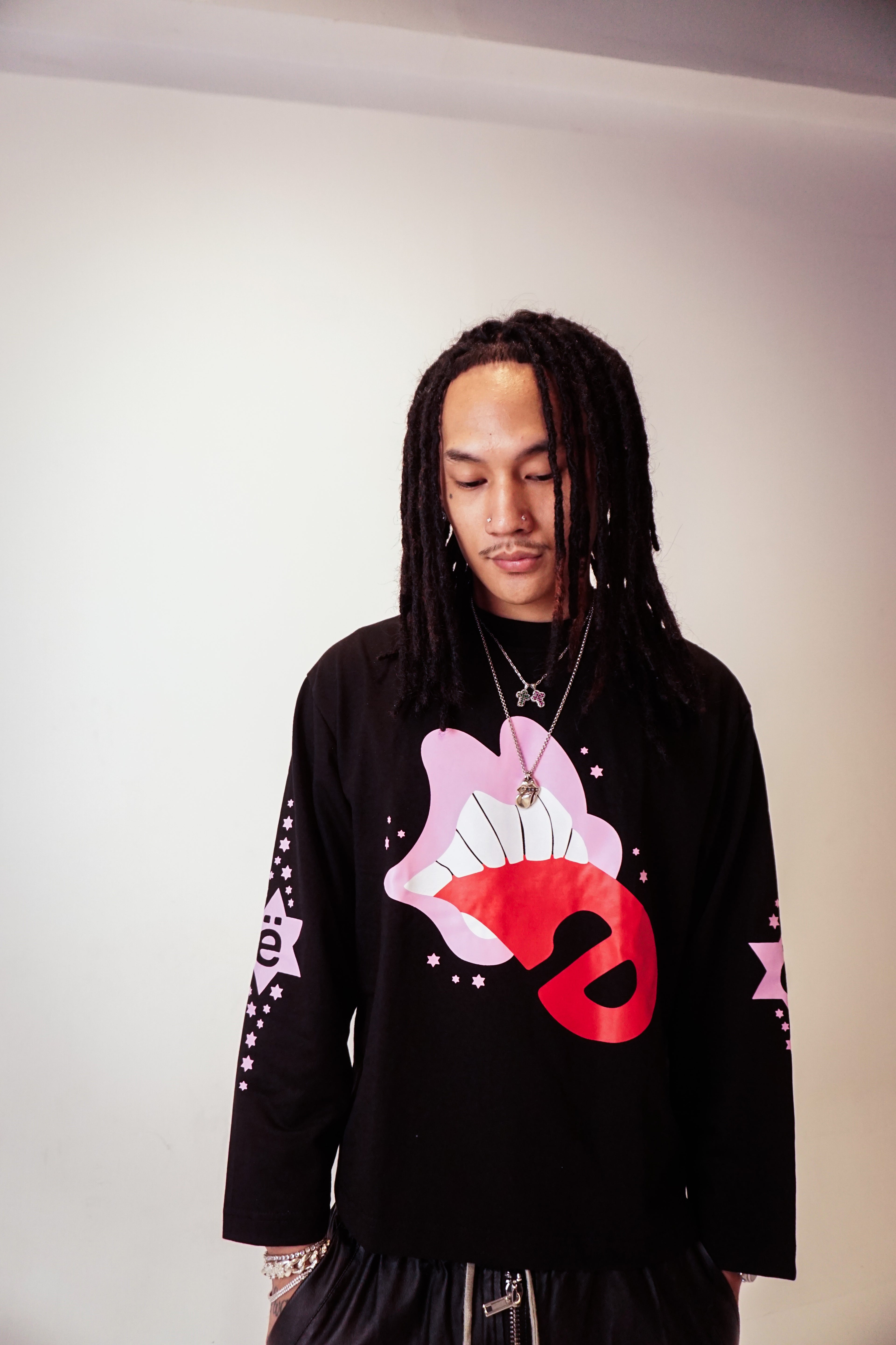 Tongue Bite Longsleeves